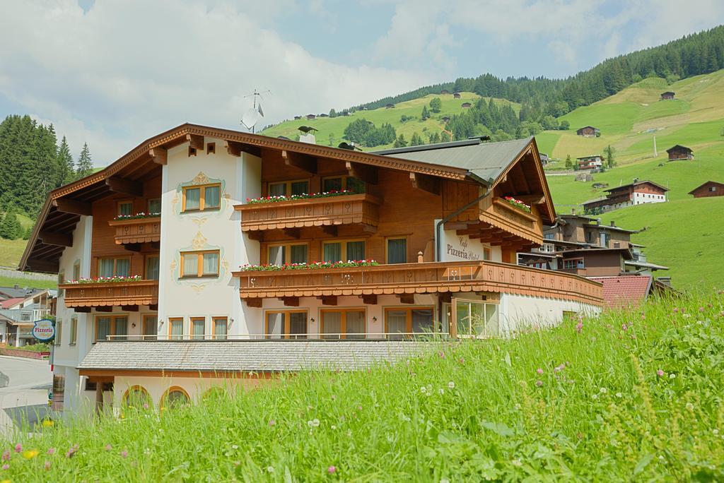 Aparthotel Dorfplatzl Garni 턱스 외부 사진