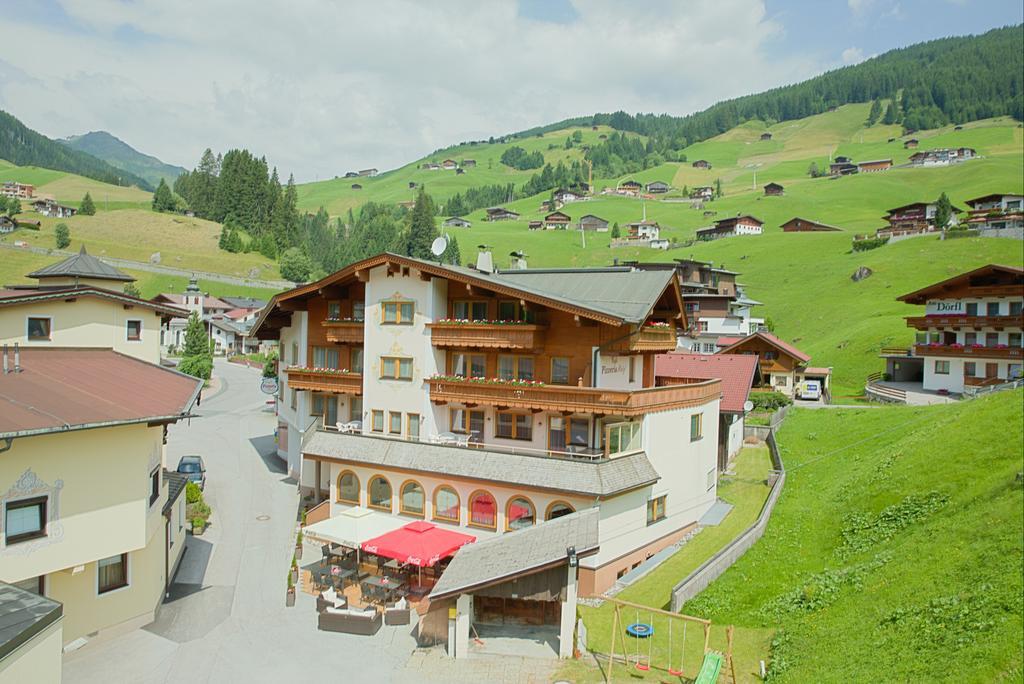 Aparthotel Dorfplatzl Garni 턱스 외부 사진