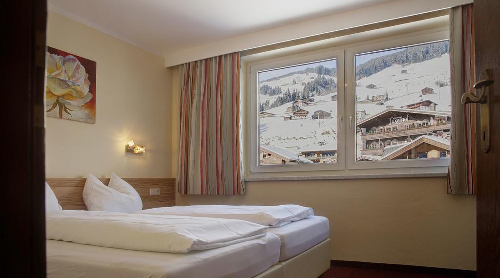 Aparthotel Dorfplatzl Garni 턱스 외부 사진