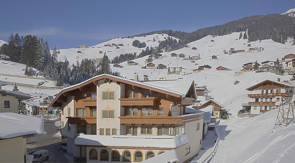 Aparthotel Dorfplatzl Garni 턱스 외부 사진