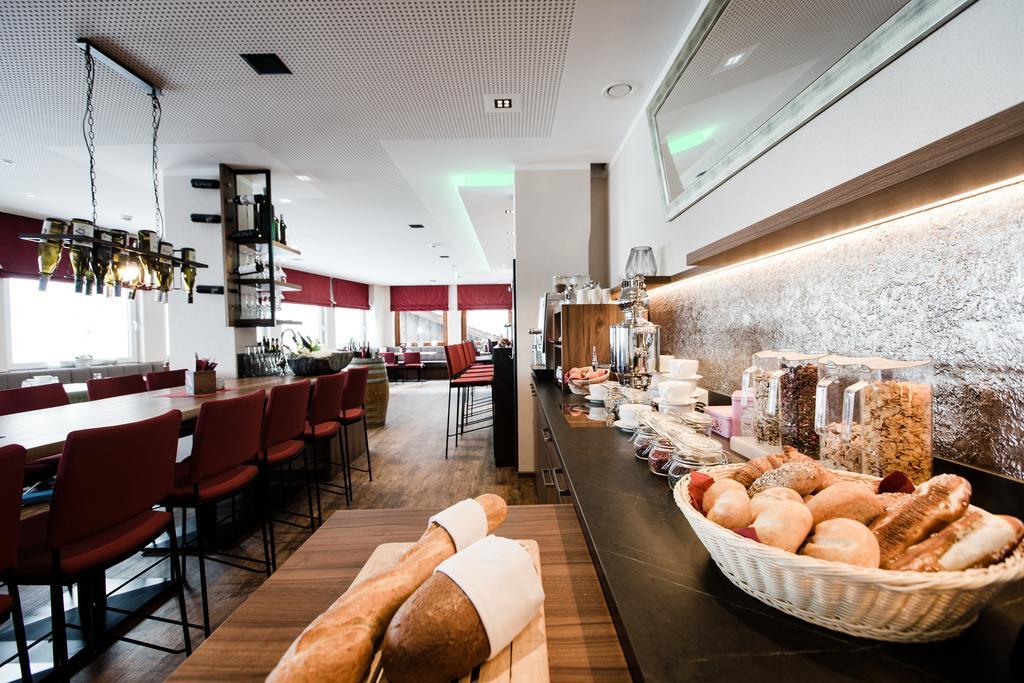 Aparthotel Dorfplatzl Garni 턱스 외부 사진