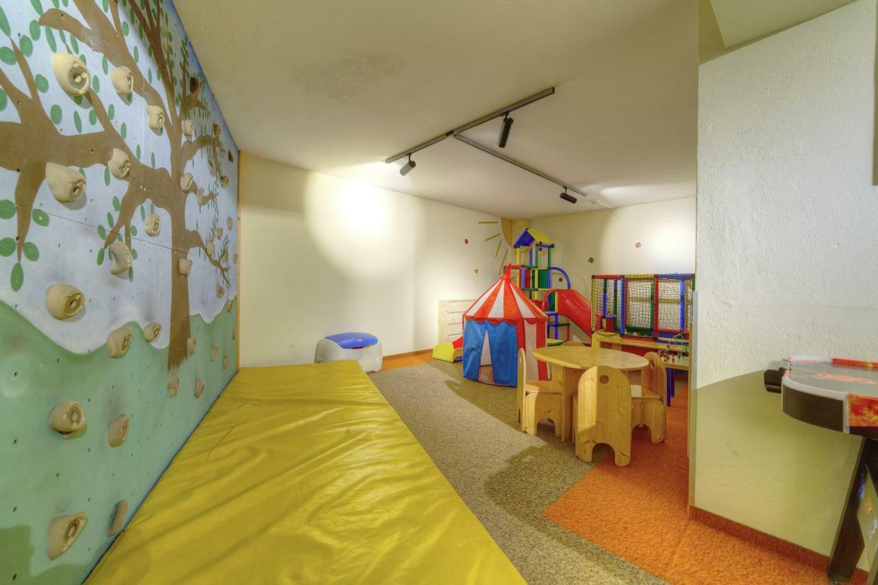 Aparthotel Dorfplatzl Garni 턱스 외부 사진
